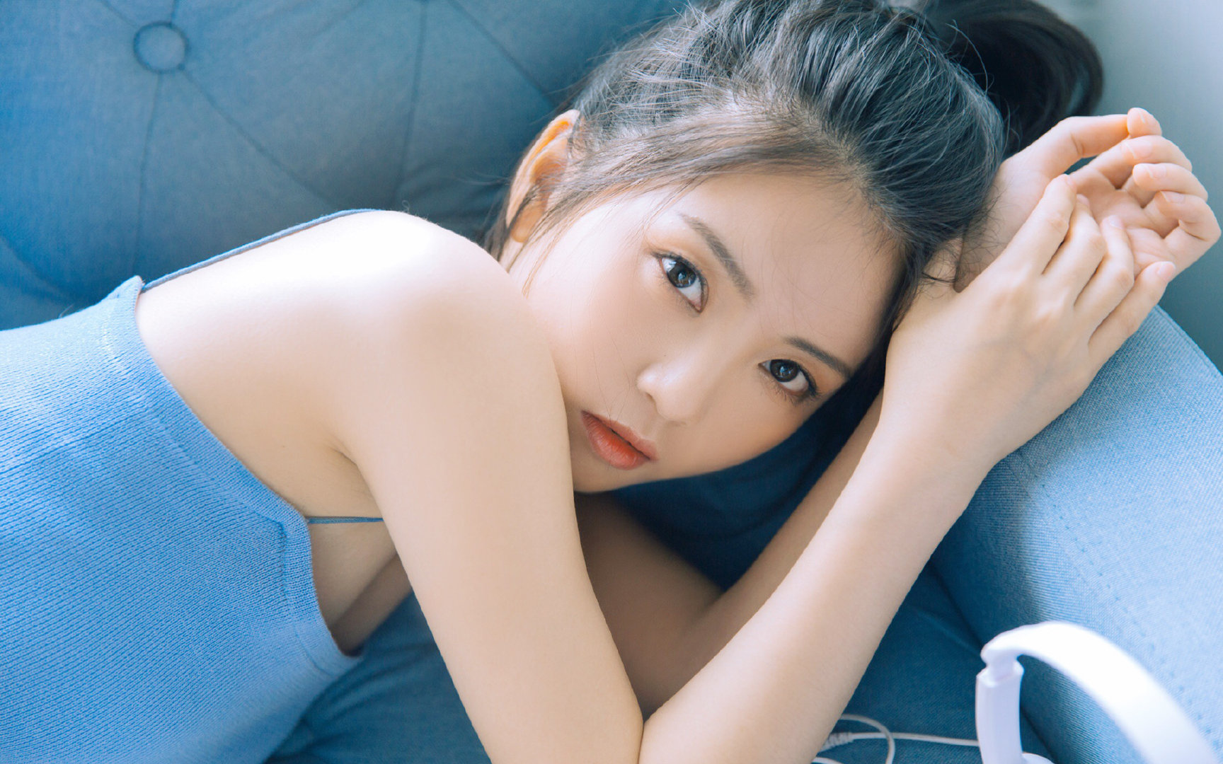 全球杯篮球比赛中球员的留念照片走红网络，篮球杯冠军