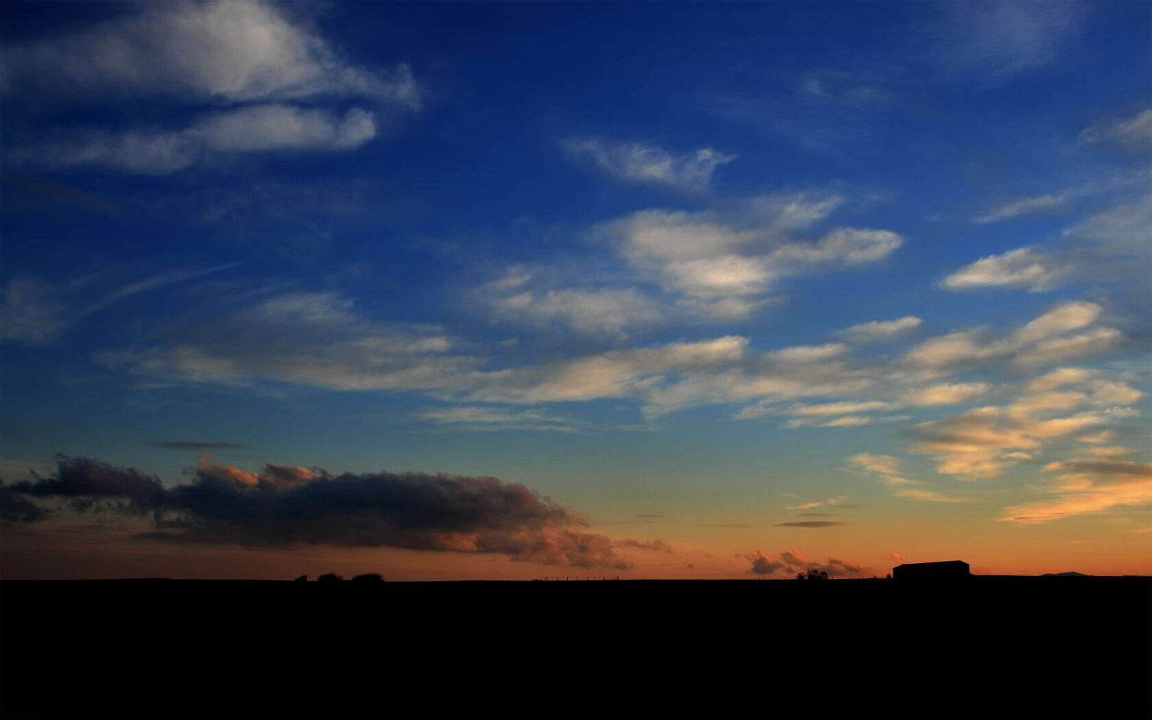 是否应加强对青少年球员经纪人管理，关于加强青少年足球工作的意见