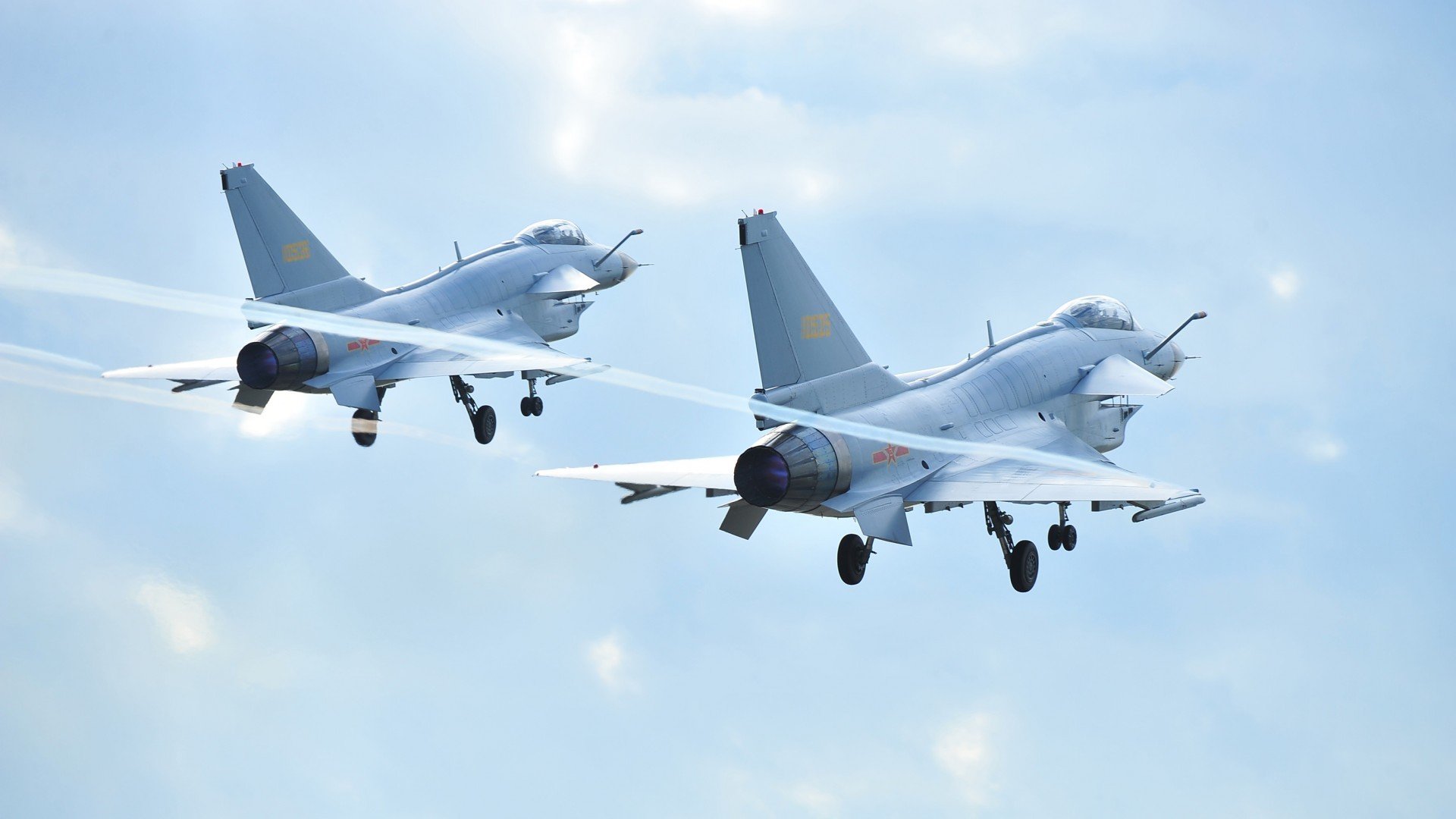 球迷公投选出最受欢迎球星，榜单引发争议与讨论，球员投资